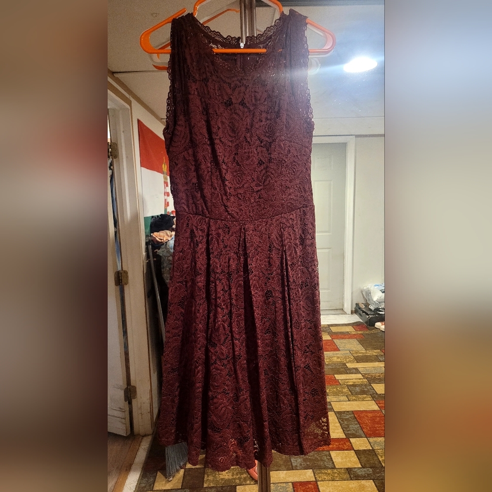 Elegant Lace Midi Dress in Deep Burgundy